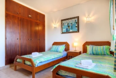 twin-private-bath-overview-2